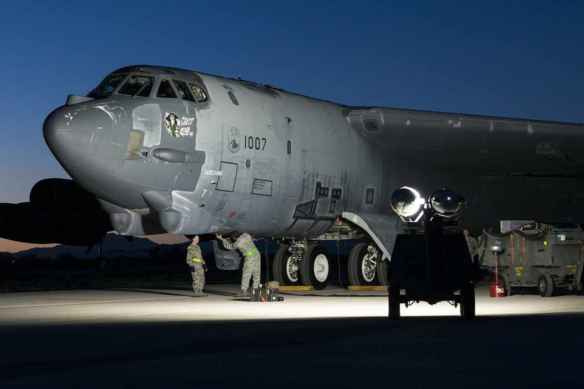 Estados Unidos Reativam Avião De Guerra B-52 Com 56 Anos De Idade - Airway